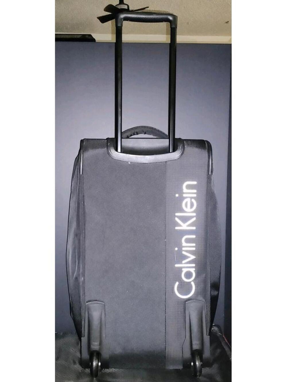 Calvin Klein Medium Luggage Retractable Handle Huge Compartment